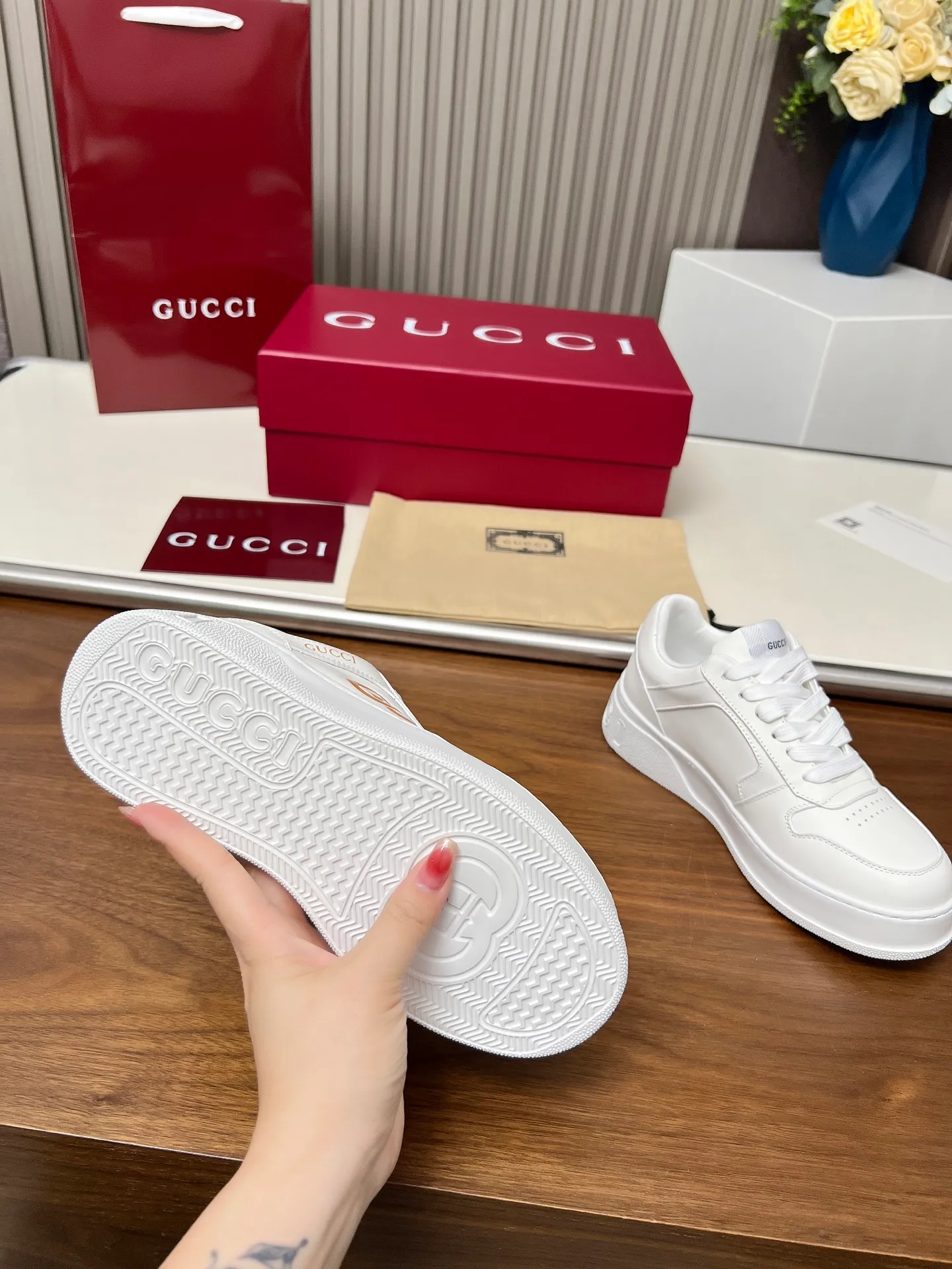 👟👟Ex-factory price 560👟👟Gucci casual sneakers, top version! Oil edge craftsmanship🌸🌸🌸1:1 reproduction. New model for early spring, creating a perfect style💣💣💣street style🔥🔥🔥Cool and stylish C-position fashionable outfit with retro and futuristic feel🌹🌹🌹Classic shoe shape, showing exquisite texture! Open mold to customize high-density outsole. Comes fully packaged. Size: Female 35-46. Fabric: Imported cowhide...men and women